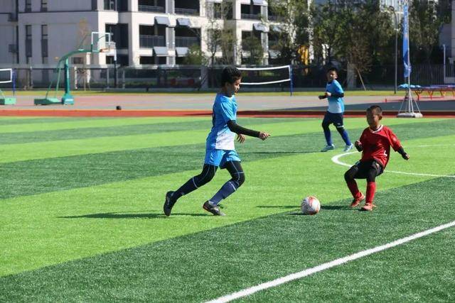 亚历山大40分雷霆擒狼12连胜 灰熊送太阳3连败