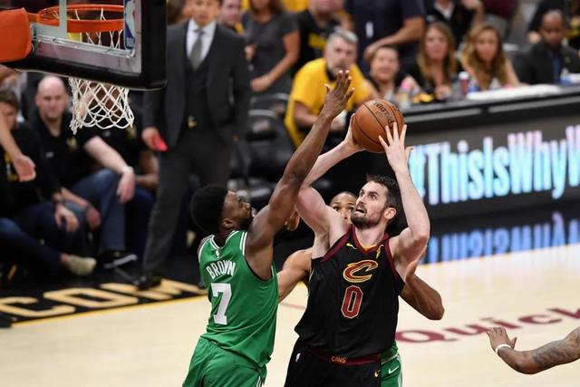 现代足球高手论剑 胜败就在一个指尖